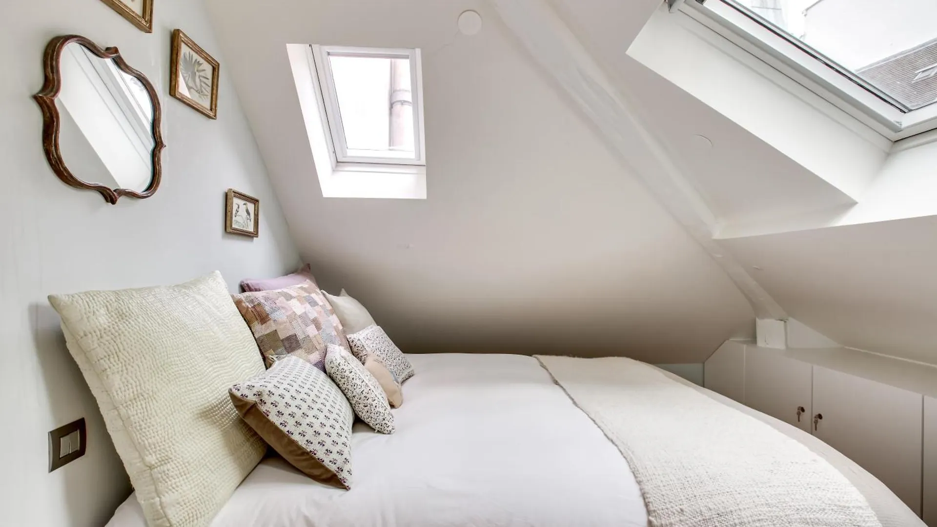 Parisian House Apartment