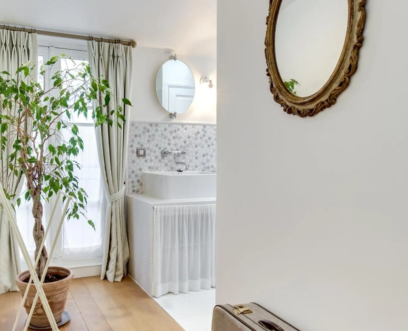 Parisian House Apartment 0*, Paris