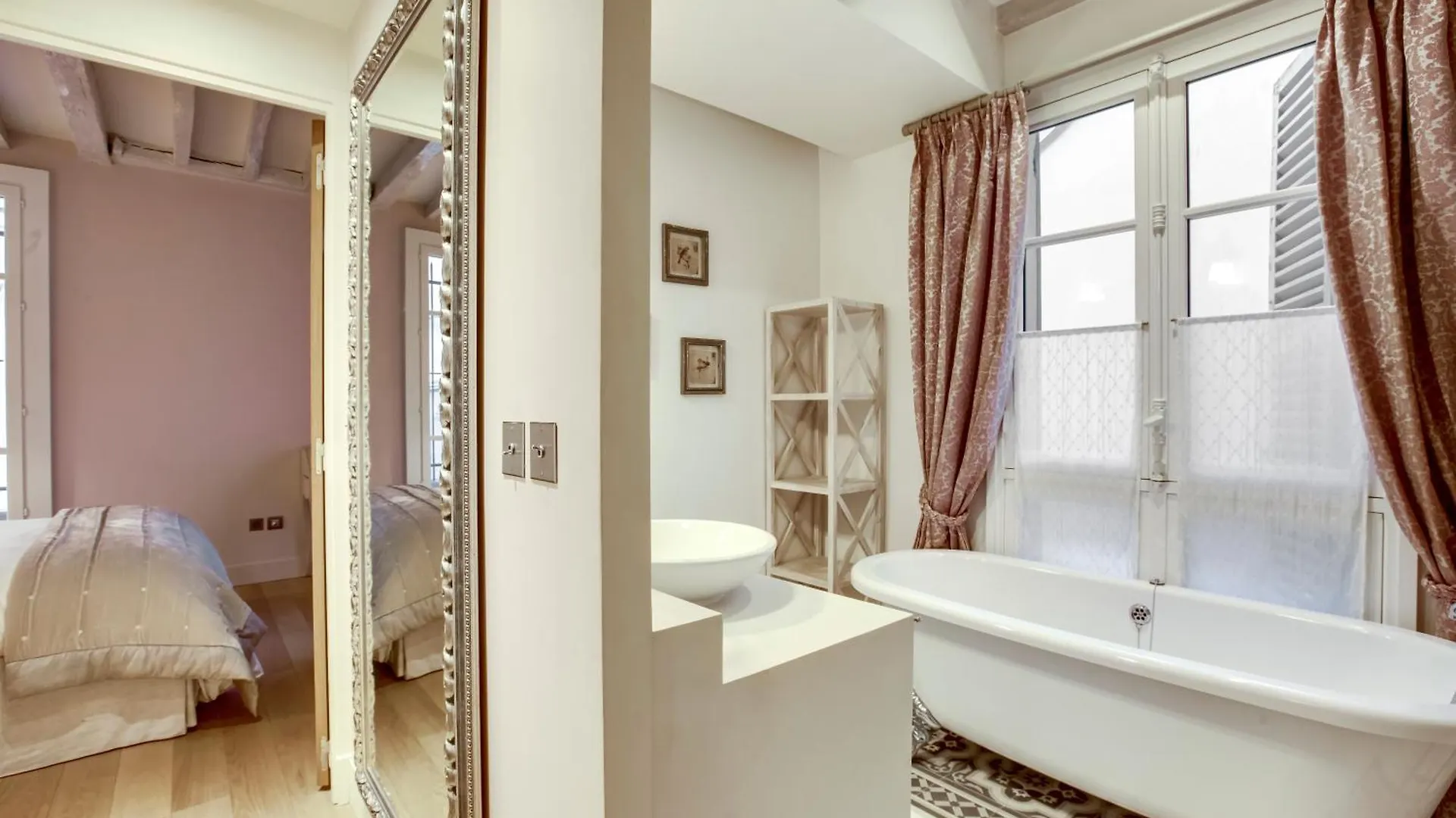 דירות Parisian House